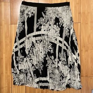 Talbots Floral Print Pleated Skirt. Size 16